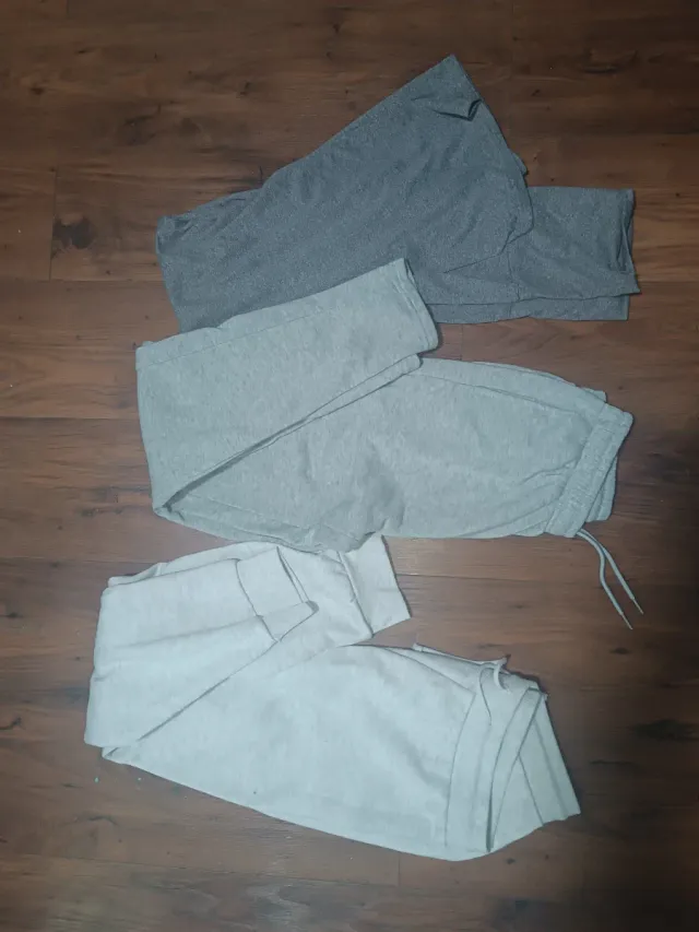 Set 3 pantalones deportivos grises y beige