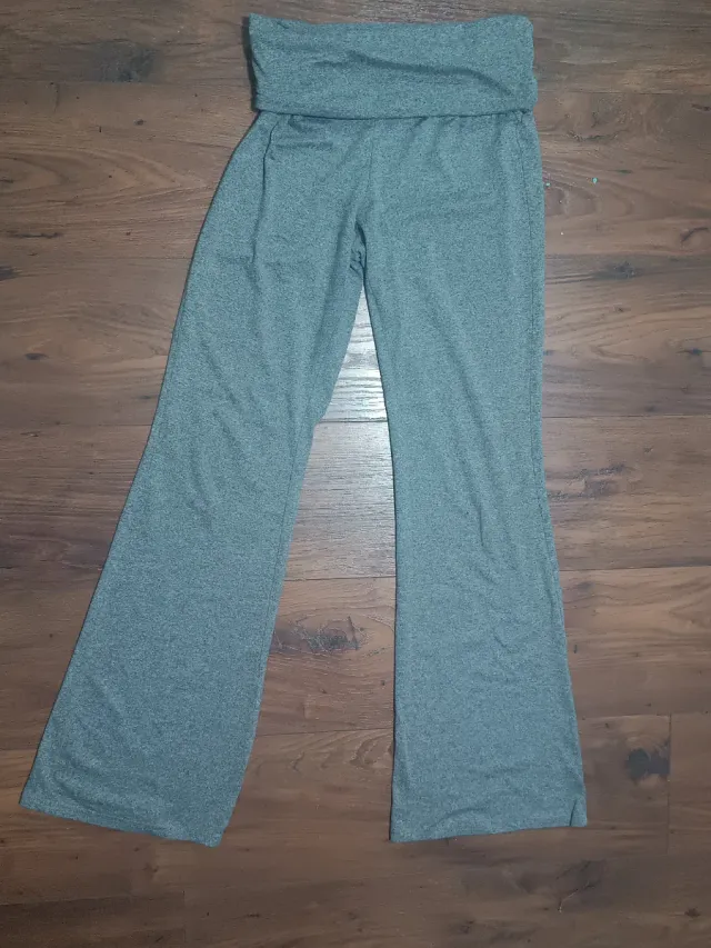 Set 3 pantalones deportivos grises y beige