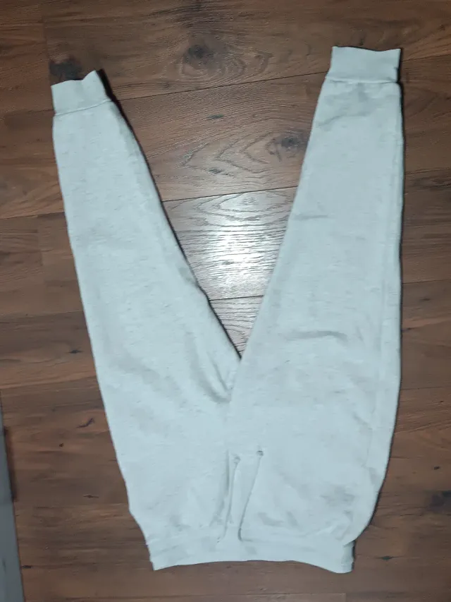 Set 3 pantalones deportivos grises y beige