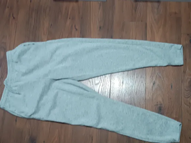 Set 3 pantalones deportivos grises y beige