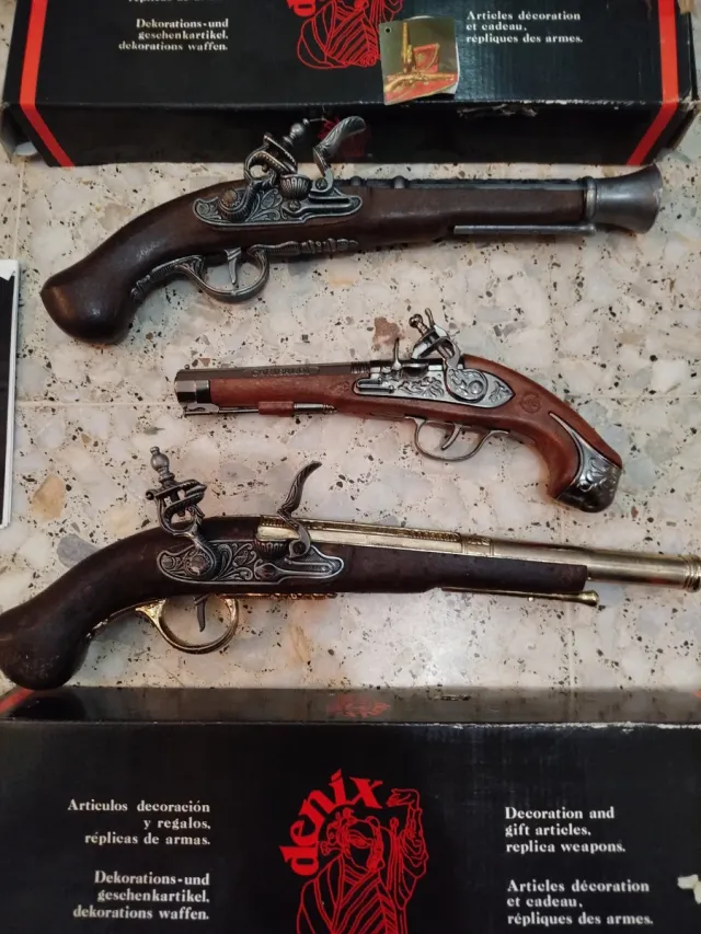 Juego 3 Pistolas Decorativas Denix