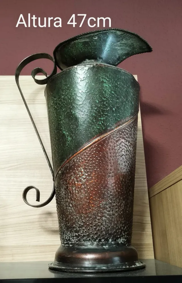 Jarra metálica decoración