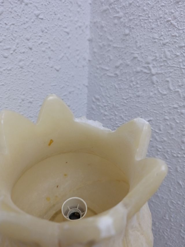 Figura decorativa de alabastro estilo tulipán