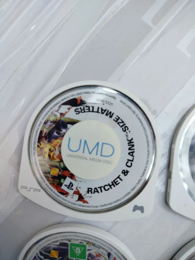 Giochi UMD per PSP: Ratchet & Clank, FIFA 11