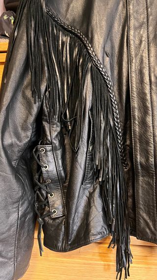 Chaqueta de cuero con flecos