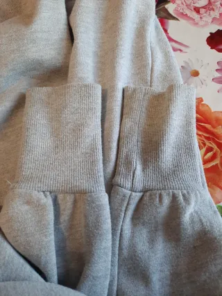 Maglia lunga felpata grigia e nera