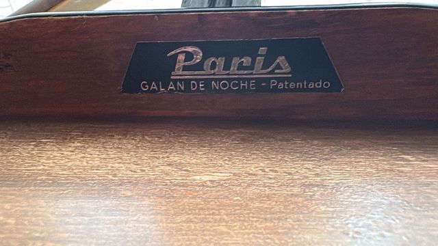 Galán de noche Paris madera y metal