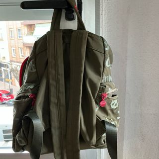 Mochila Desigual verde con detalles