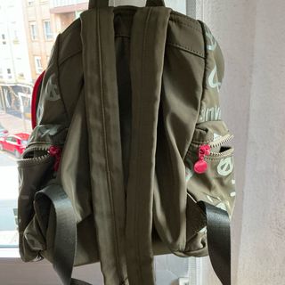 Mochila Desigual verde con detalles