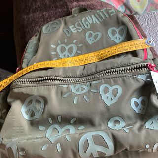 Mochila Desigual verde con detalles