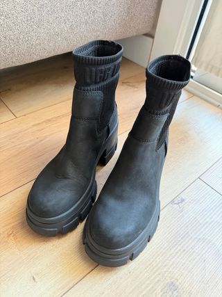 Botas Chelsea Ugg Moxy Piel Negra