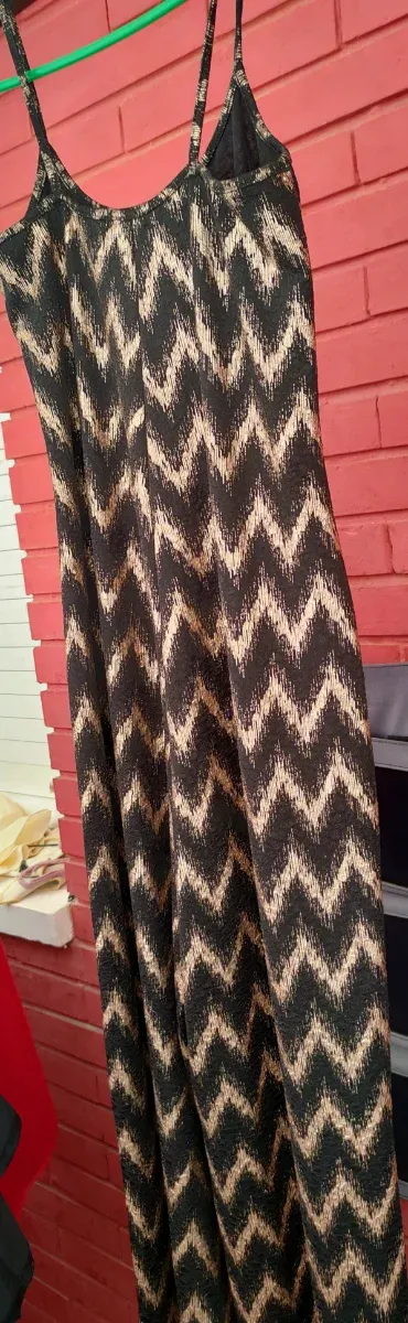 Mono largo negro y dorado