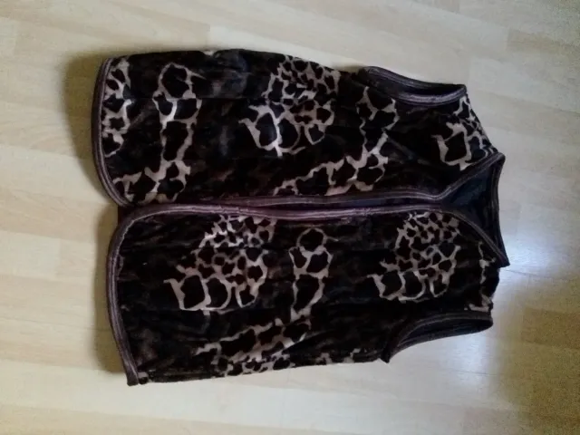 Chaleco acolchado animal print.