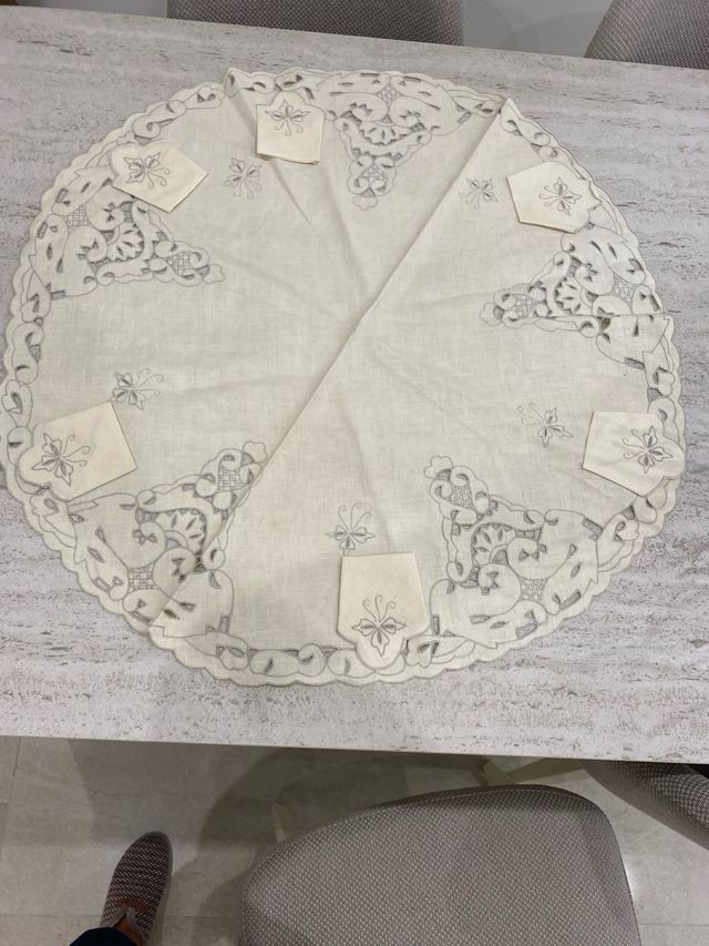 Mantelería y 6 servilletas