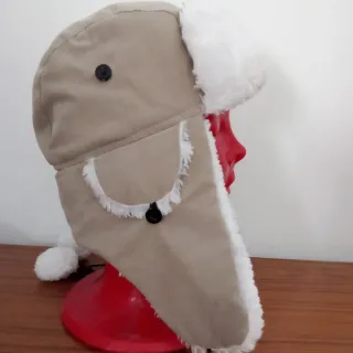 Gorro aviador invierno beige y blanco