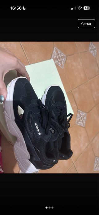 Adidas Falcon Zapatillas Negras y Blancas