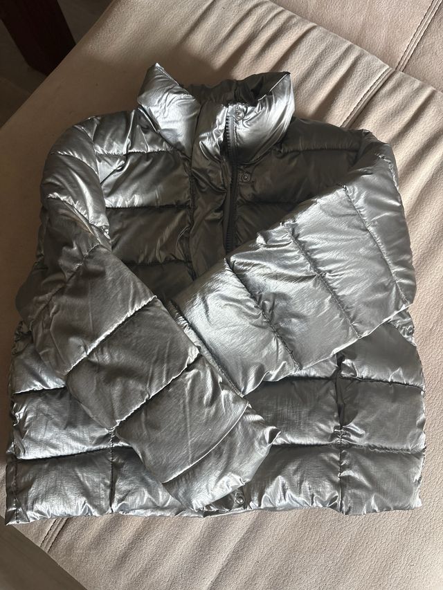 Cazadora Zara brillante T.6-7 (120cm)