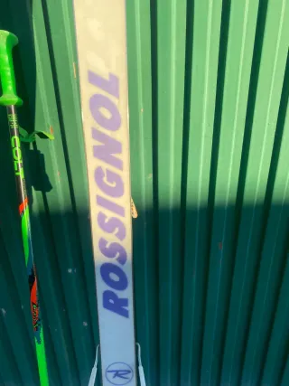 Esquís y bastones Rossignol verdes y botas N° 42