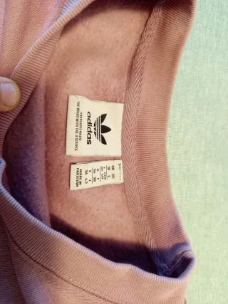 Jersey Adidas rosa.  Es una s pero es grande.