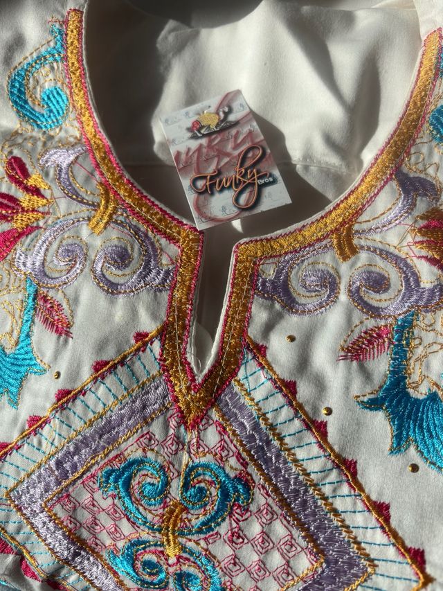 Kaftán bordado multicolor a estrenar, muy alegre