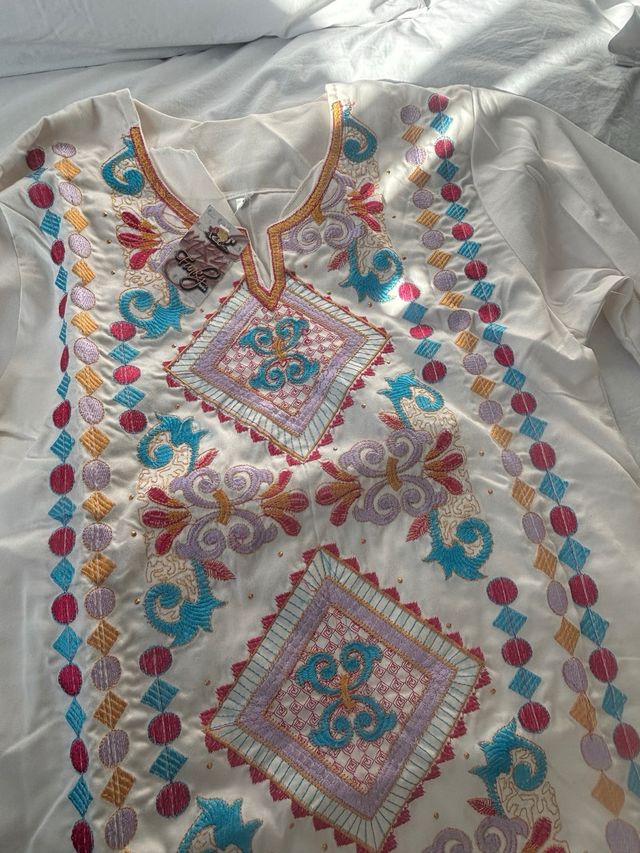 Kaftán bordado multicolor a estrenar, muy alegre