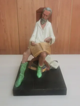 Figura Don Quijote leyendo