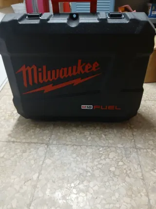 Clavadora Milwaukee M18 FUEL