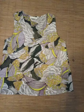 Blusa sin mangas estampada