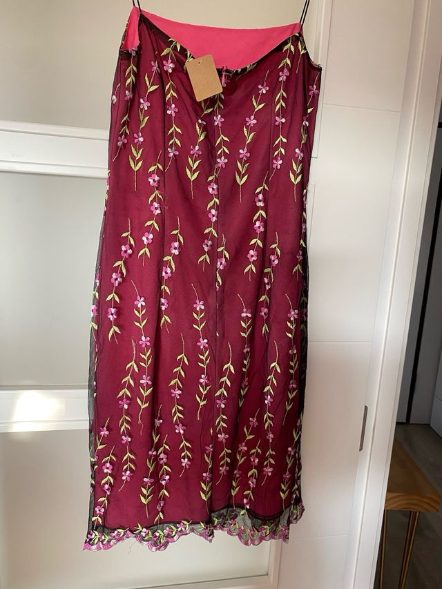 Vestido tul negro con bordado floral rosa/negro