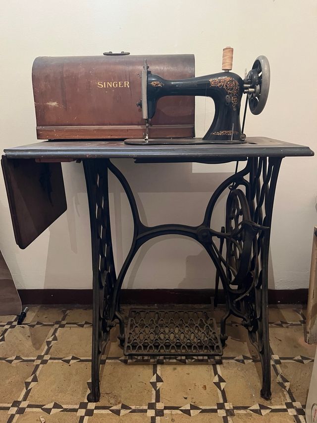 Máquina de coser Singer antigua