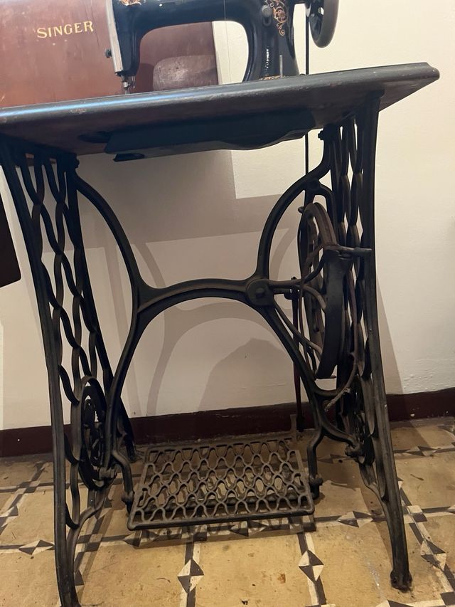 Máquina de coser Singer antigua