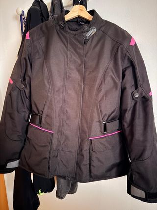 Chaqueta Moto Negra y Rosa