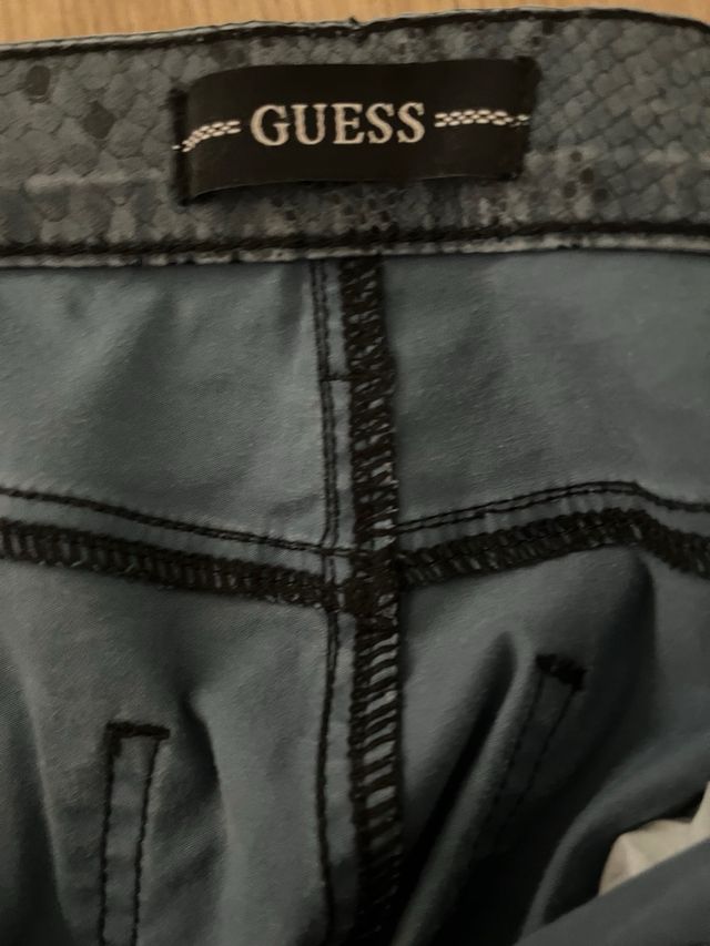 Pantalones Guess Estampado Serpiente