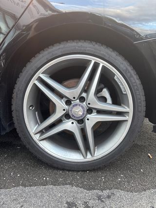 Llanta AMG 18' con neumático Michelin invierno