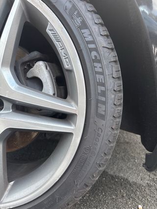 Llanta AMG 18' con neumático Michelin invierno