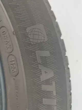 235/55r18 100v