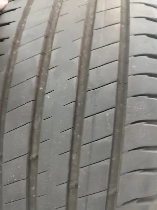 235/55r18 100v