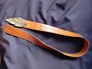 Cintura vintage pelle effetto coccodrillo fibbia f