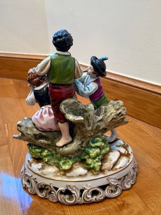 Porcelana Alemana s.XIX Niños Música