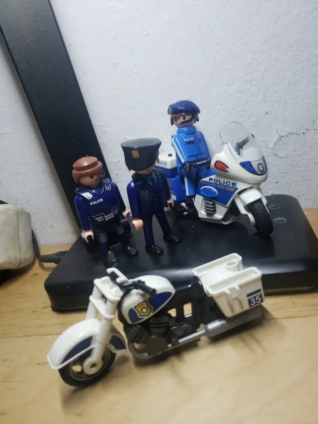 Lote Playmobil Policías y Moto