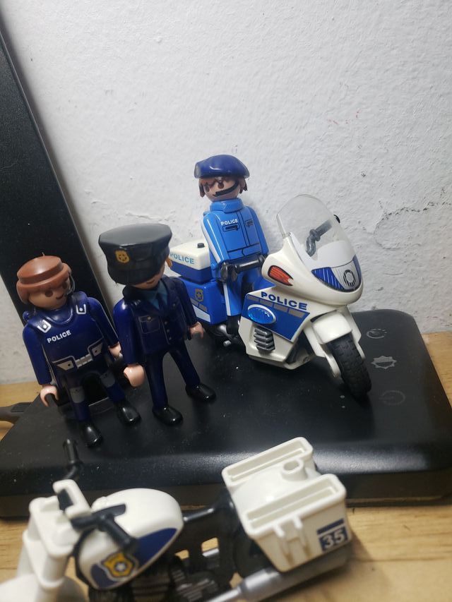 Lote Playmobil Policías y Moto