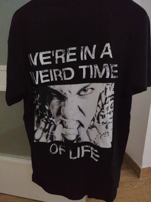 Camiseta Yungblud Weird!