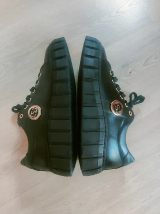 Zapatillas Seaside negras doradas suela gruesa 38