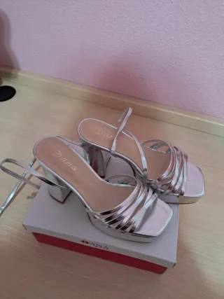 Sandalias plateadas Dana talla 36