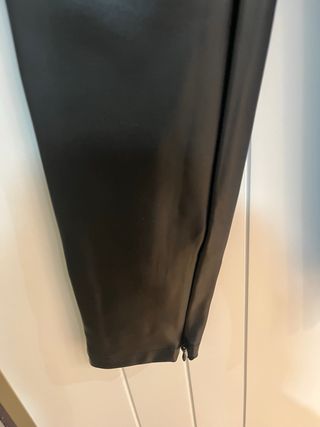 Pantalón Guess Negro Efecto Piel