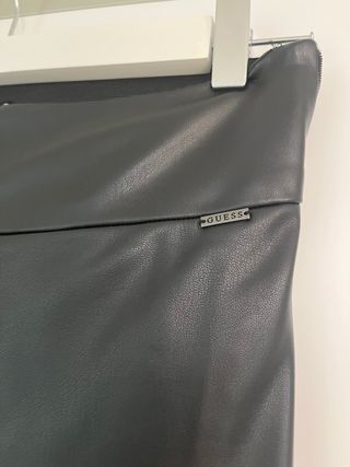 Pantalón Guess Negro Efecto Piel