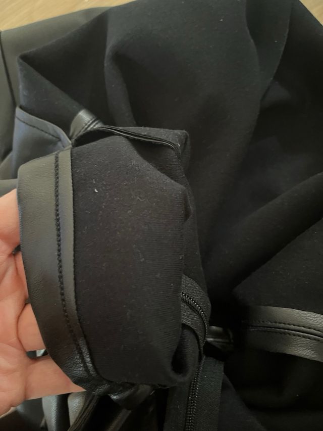 Pantalón Guess Negro Efecto Piel