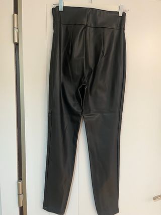 Pantalón Guess Negro Efecto Piel