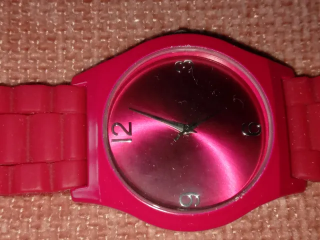 Reloj rosa-fucsia