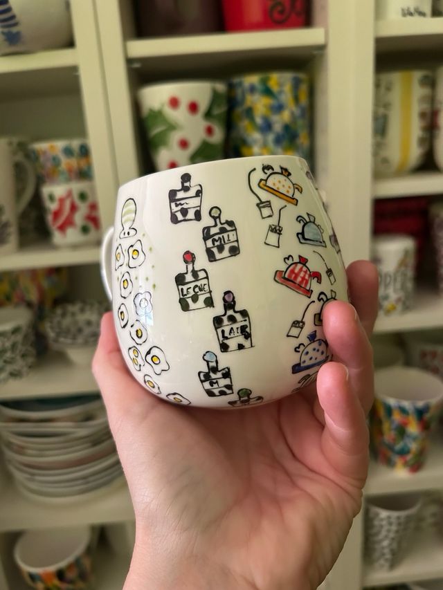 Tazza da colazione in porcellana dipinta a mano